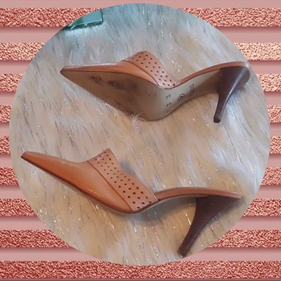 Tan leather slides by Via Uno - Picture 3 of 7